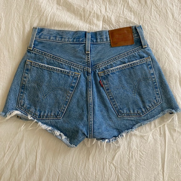 Levi’s 501 Original Short Medium Wash - Picture 2 of 6